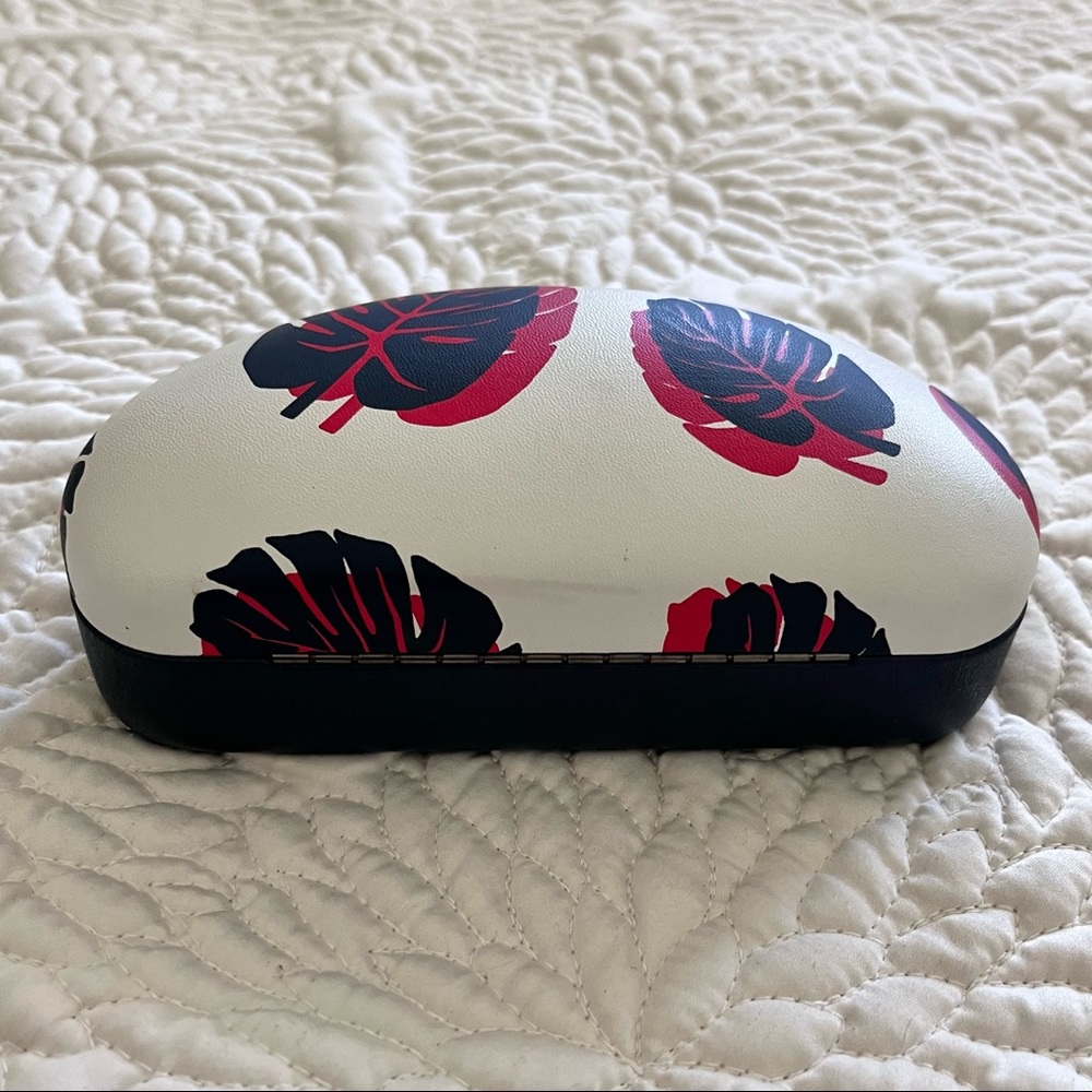 *SALE* Lucky Brand Glasses Case - Picture 5 of 8